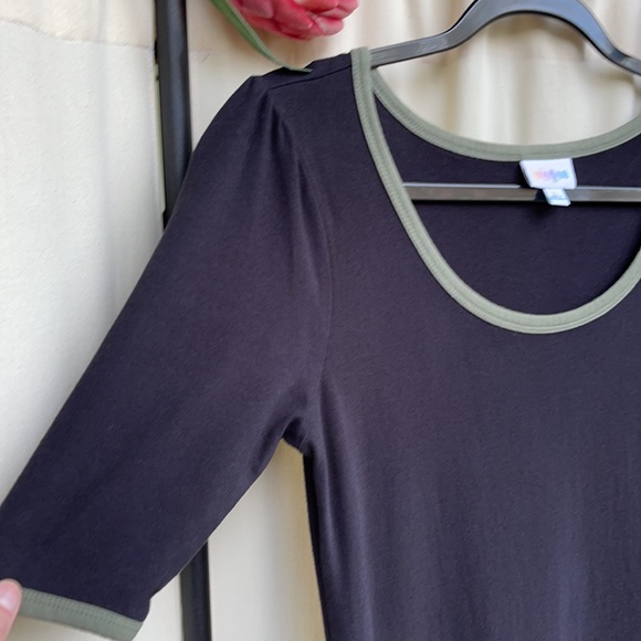 ❗️SOLD❗️EUC- LULAROE BLACK W/GREEN TRIM FLARED MAXI DRESS - Picture 7 of 14